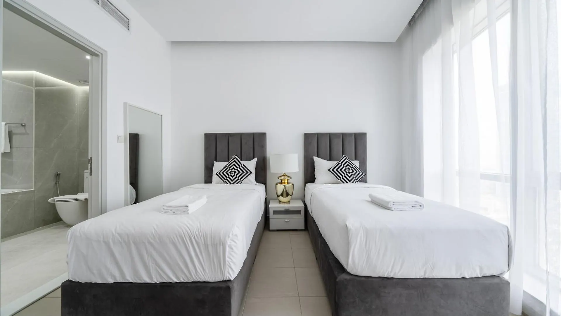 Alh Vacay - South Ridge 4 - 2 Bedrooms Dubai Apartment